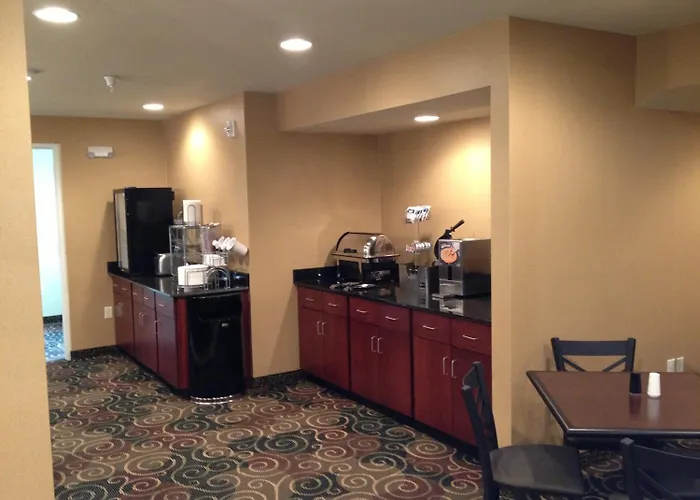 Cobblestone & - Hotel Newton
