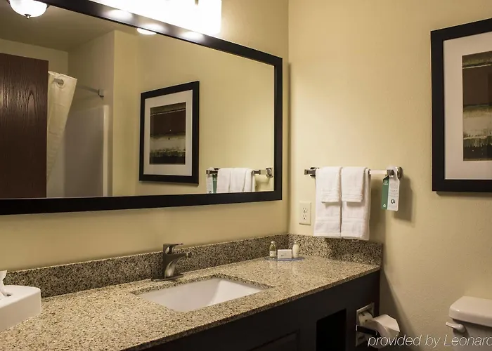 Cobblestone & - Hotel Newton